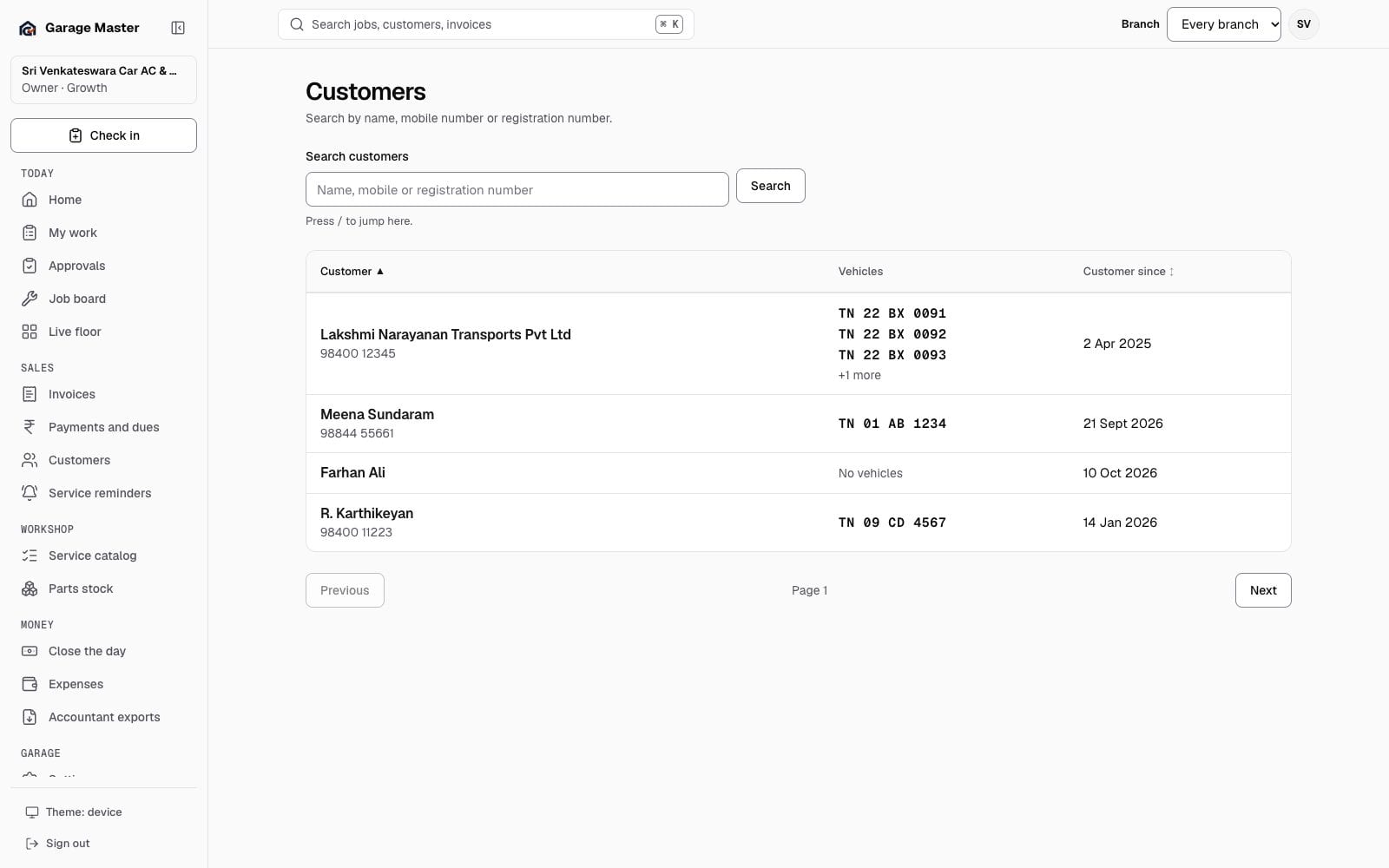 Garage Master customer list with synthetic names, vehicles and outstanding balances.